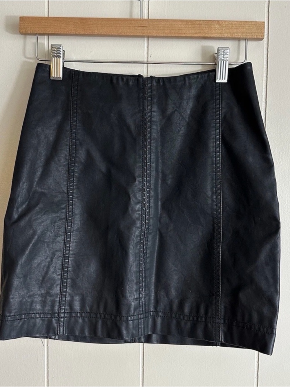 Free people Black Faux Leather Zipper Mini Skirt size 0 - Picture 2 of 4